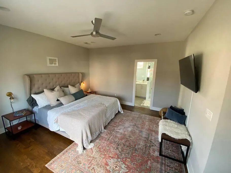 Holiday home Modern Luxury Rooftop Deck, 3 Mi To Downtown Nashville